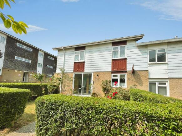 3 bed property, in Tintern Close, £290,000