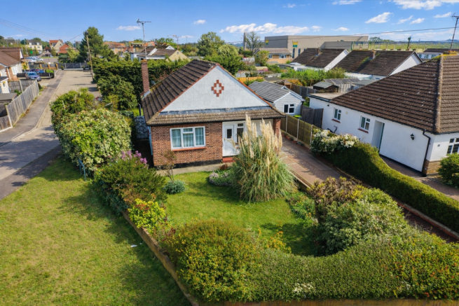 2 bed property, in Spencer Gardens, £390,000
