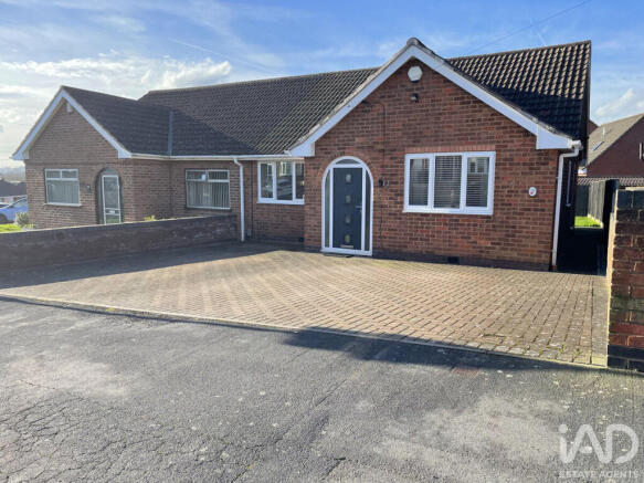 3 bed property, in Windmill Road, £270,000