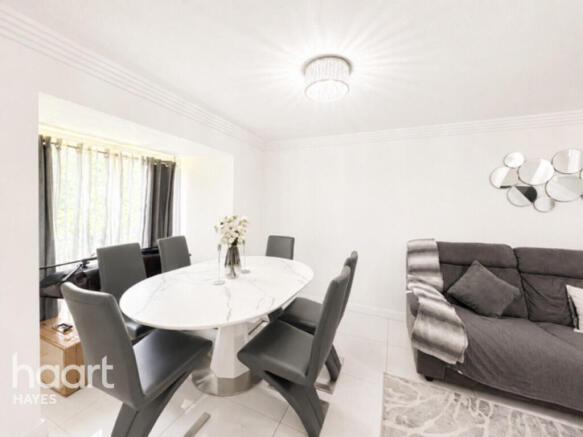 1 bed property, in West Quay Drive, £225,000
