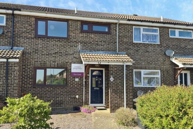 2 bed property, in St Peters Close, £255,000