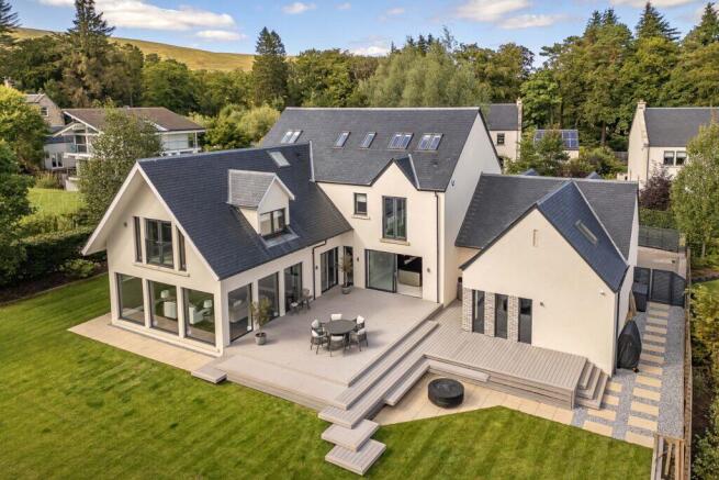 6 bed property, in Rutherford Gardens, £1,195,000
