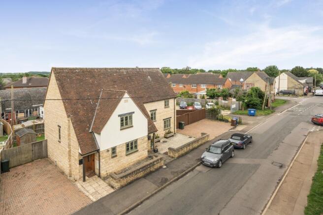 2 bed property, in The Old Chapel Garden, £350,000