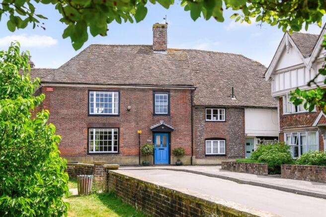 4 bed property, in The Green, £795,000
