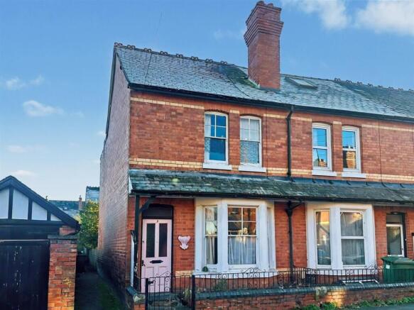 2 bed property, in Grove Road, £210,000