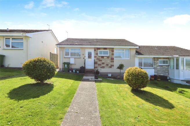 2 bed property, in Cedar Way, £195,000