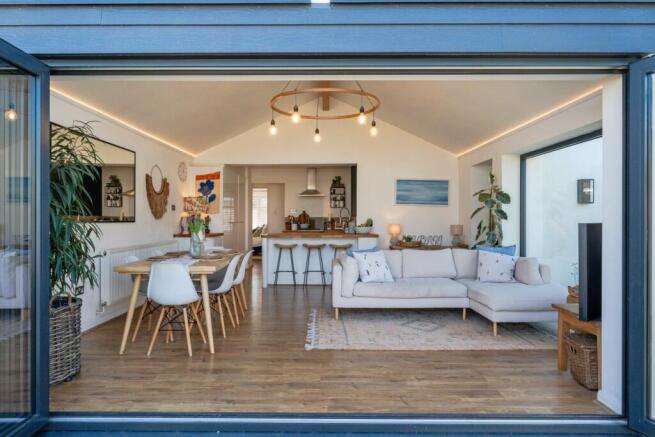 3 bed property, in Clinton Road, £650,000