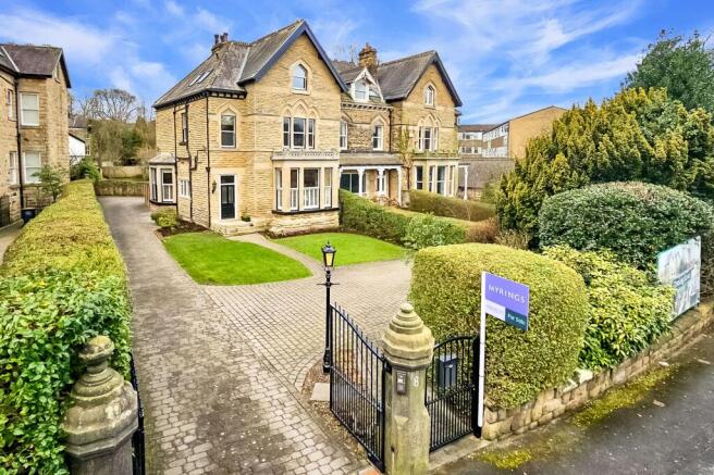 6 bed property, in Queens Road, £1,195,000