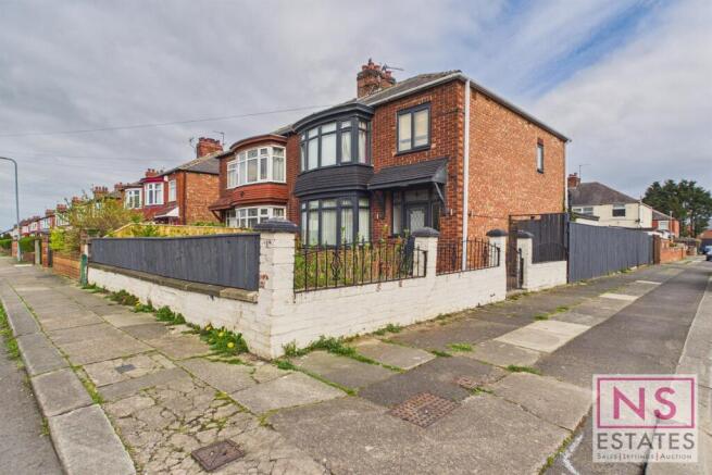 3 bed property, in Lansdowne Road, £160,000