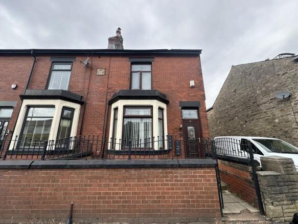 3 bed property, in Blackburn Road, £250,000