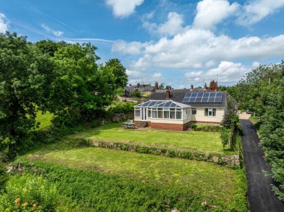 3 bed property, in Castle Hill, £350,000