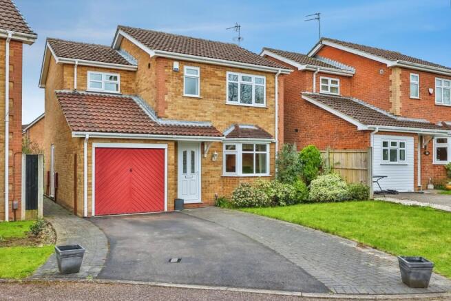 3 bed property, in Minster Close, £260,000