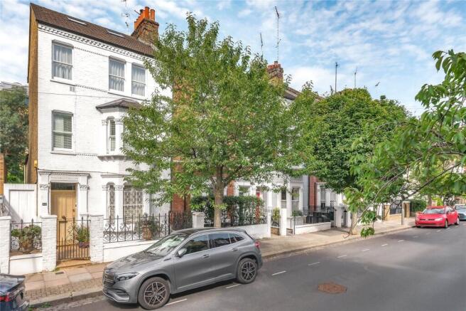 5 bed property, in Anhalt Road, £2,795,000