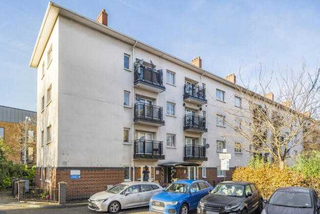2 bed property, in Denmark Road, £365,000