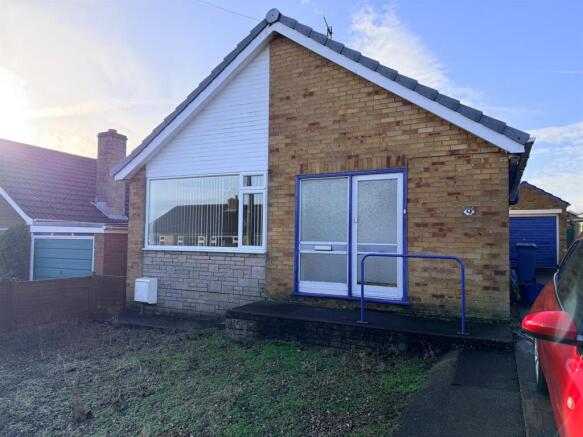 2 bed property, in Alexander Avenue, £210,000