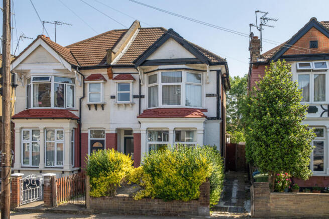 4 bed property, in Hamilton Road, £675,000