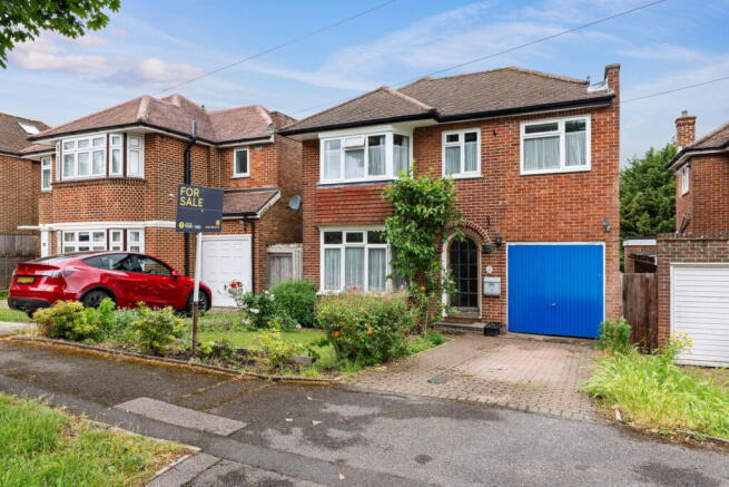 4 bed property, in Derwent Drive, £600,000