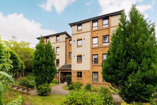 2 bed property, in 93/16 Liberton Gardens, £160,000