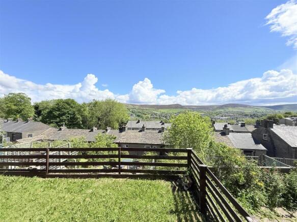 3 bed property, in Sandbed Lane, £280,000