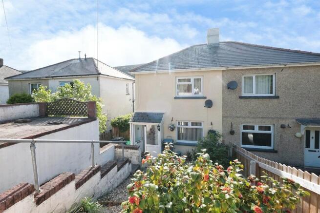 2 bed property, in Maeshafod, £125,000