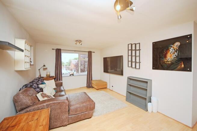 2 bed property, in Windermere Drive, £150,000