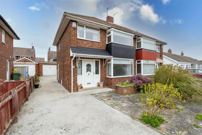 3 bed property, in Thistle Road, £135,000