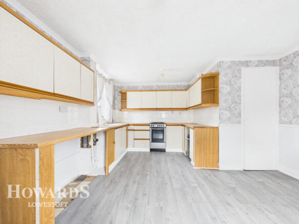 3 bed property, in Spexhall Way, £190,000
