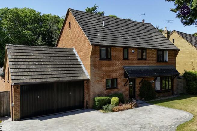 4 bed property, in Hampden Way, £1,160,000