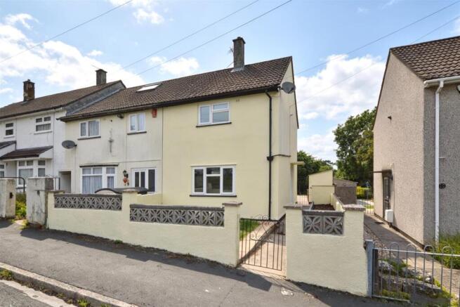 2 bed property, in Whittock Square, £285,000
