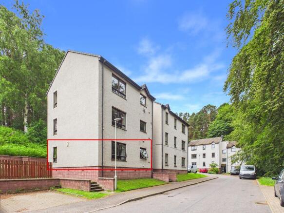 2 bed property, in Grampian Court, £135,000