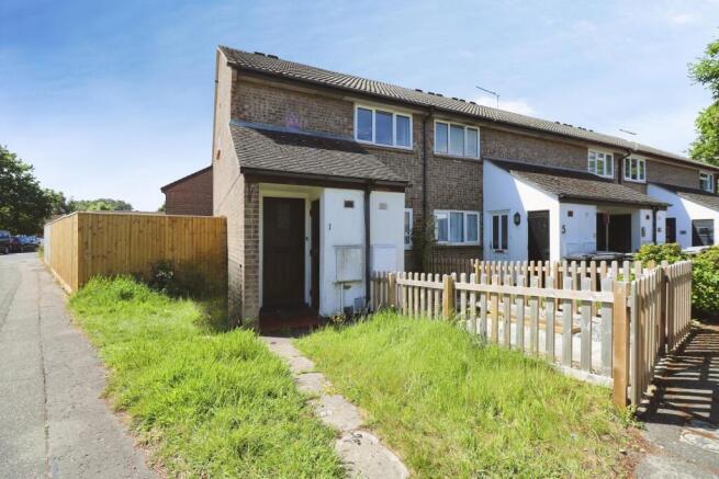 1 bed property, in Dibden Close, £165,000