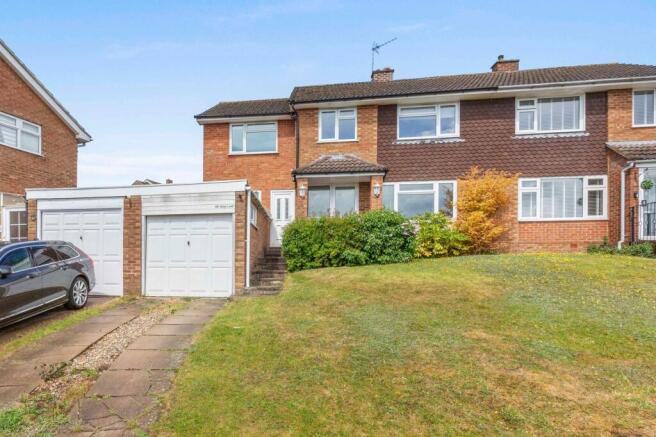 4 bed property, in Grays Lane, £568,000