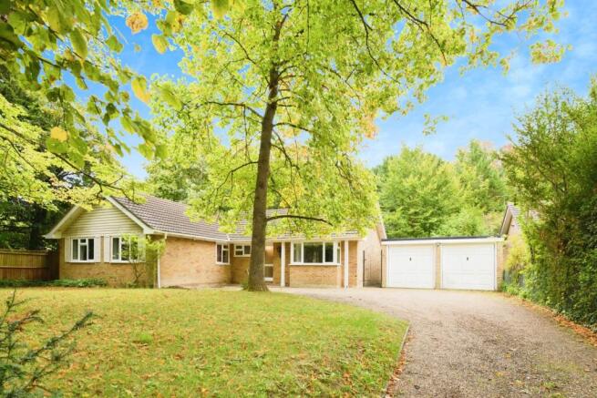 4 bed property, in Welcomes Road, £775,000