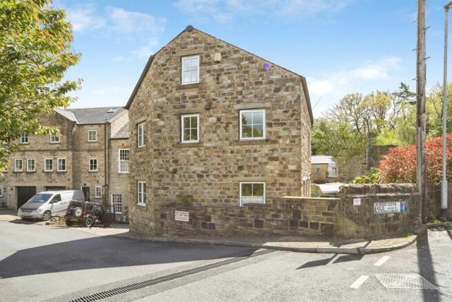 4 bed property, in Water Mill Court, £270,000