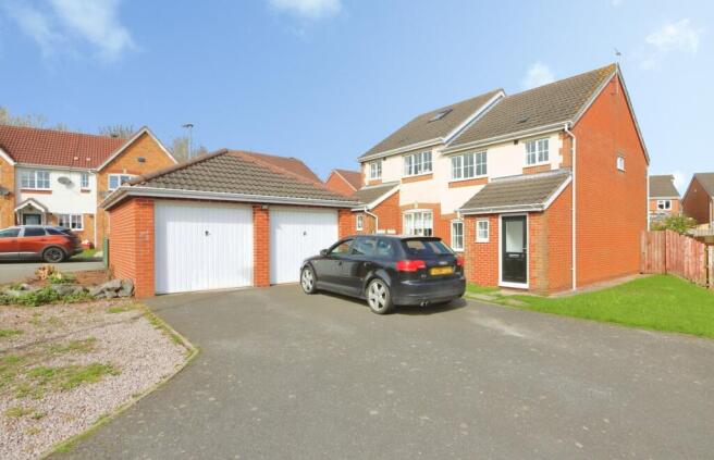 3 bed property, in Kelso Close, £229,950