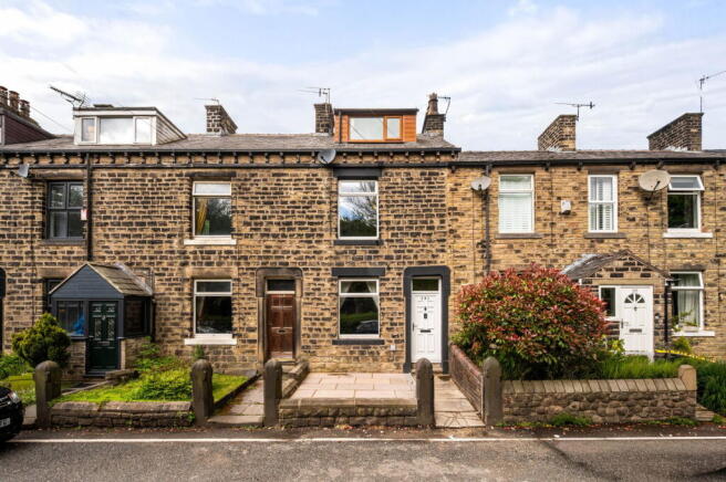 3 bed property, in Huddersfield Road, £250,000