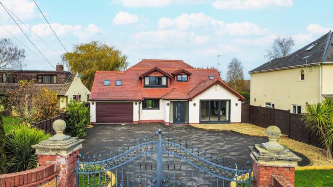 5 bed property, in Brittons Ash, £600,000