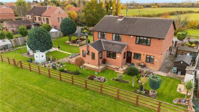 5 bed property, in Gunthorpe, £475,000