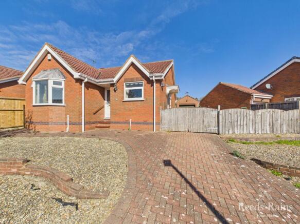 2 bed property, in Thorntondale Drive, £235,000