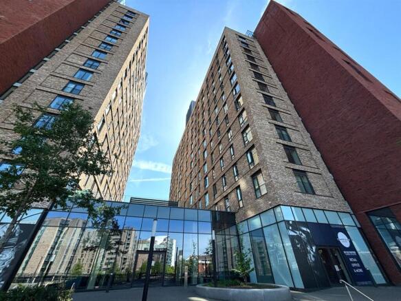 1 bed property, in 4 Wharf End, £170,000