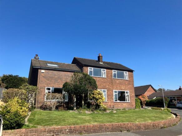 5 bed property, in Old Vicarage Road, £450,000