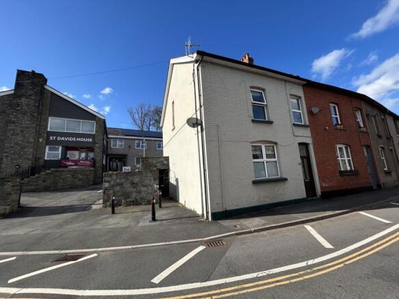 3 bed property, in Free Street, £130,000