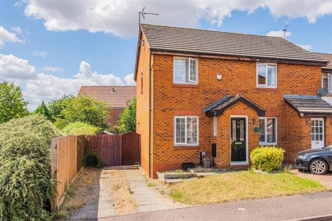 2 bed property, in Tate Grove, £260,000