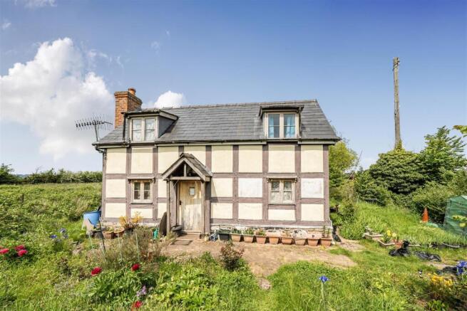 2 bed property, in Marden, £270,000