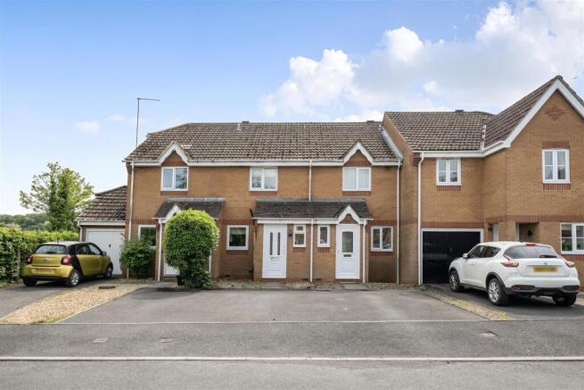 2 bed property, in Cranesbill Road, £230,000