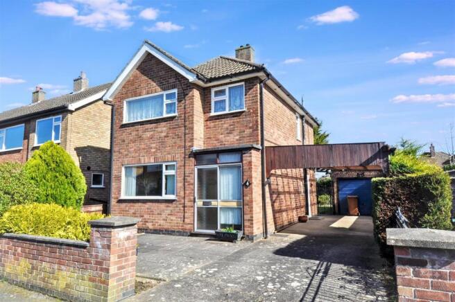 3 bed property, in Balmoral Road, £240,000