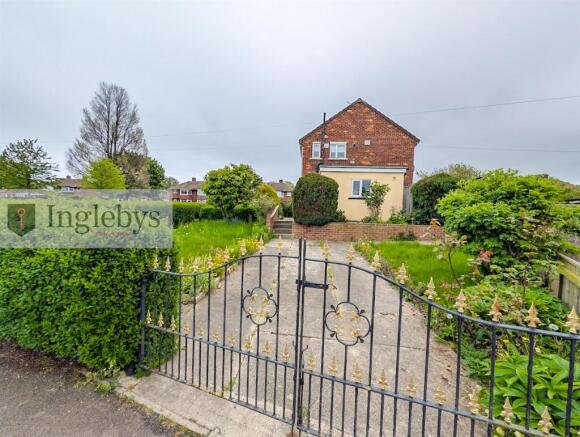 3 bed property, in Linden Road, £140,000