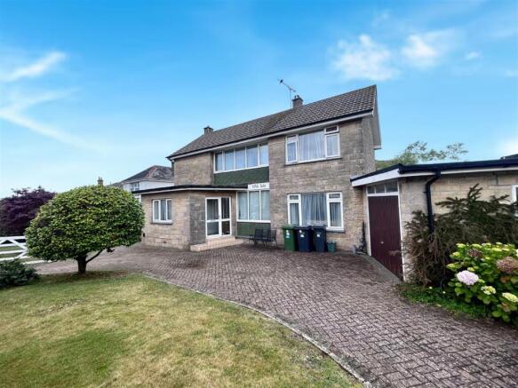 4 bed property, in Whitegates, £360,000