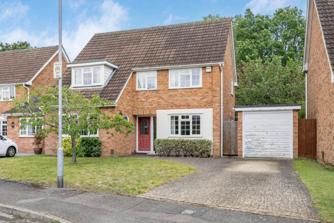 4 bed property, in Heron Drive, £750,000