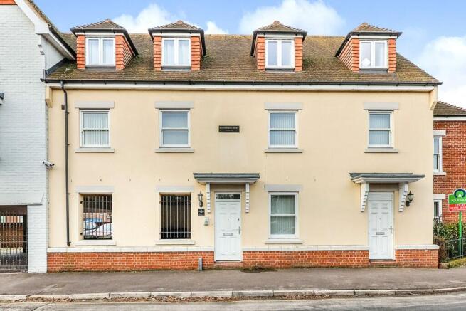 1 bed property, in Beechworth Road, £110,000